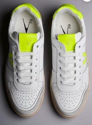 V2 Sneaker - College Neu Ungetragen Gr. 43 - White With Fluo Neo Back