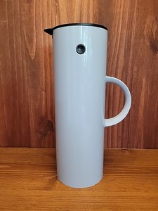 Stelton Isolierkanne Erik Magnussen - 1L Made in Denmark EM77 Cloud - Blue