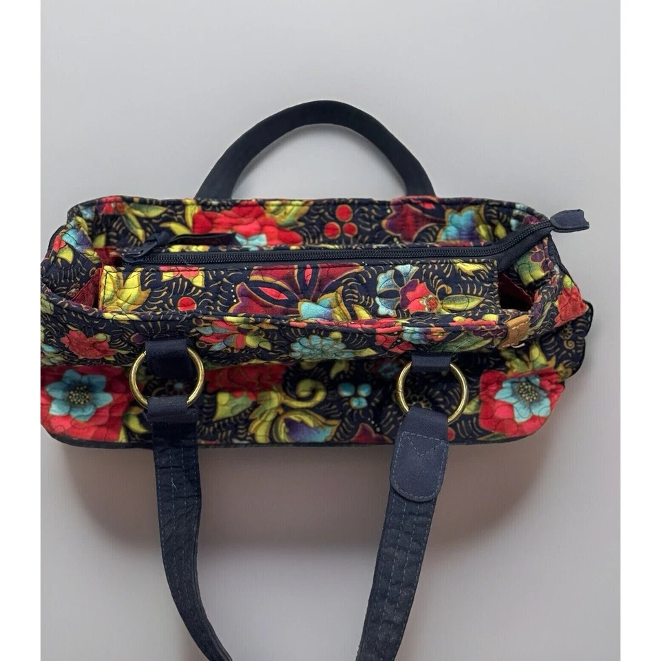 Bolso de Mano Donna Sharp Reese en Patrón Floral Bali Foto 4 de 4