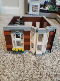 LEGO Creator Expert Pet Shop 10218 With Instructions and Box