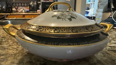 Antwerp by ROYAL JACKSON Round Covered Vegetable Bowl Green Rim, Filigree, White