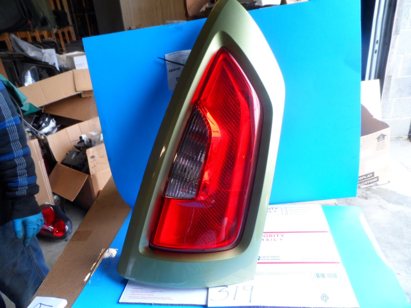 12 13 Kia Soul PASSENGER Side tail light Used rear Lamp 319