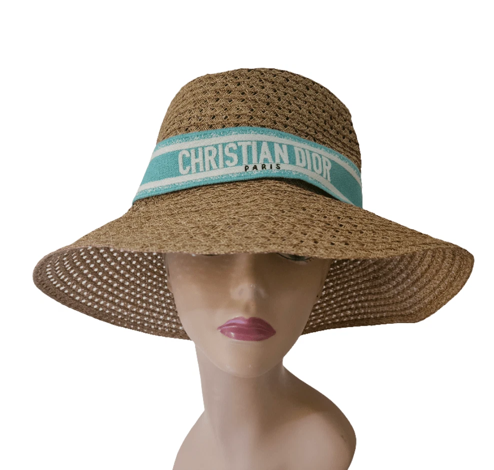 Chapeau de paille Christian Dior avec bordure logo brodé. taille 59. Osier