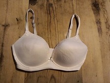 Victoria  s Secret Body By Victoria No Wire Bra Size 36DD Beige Padded Lace