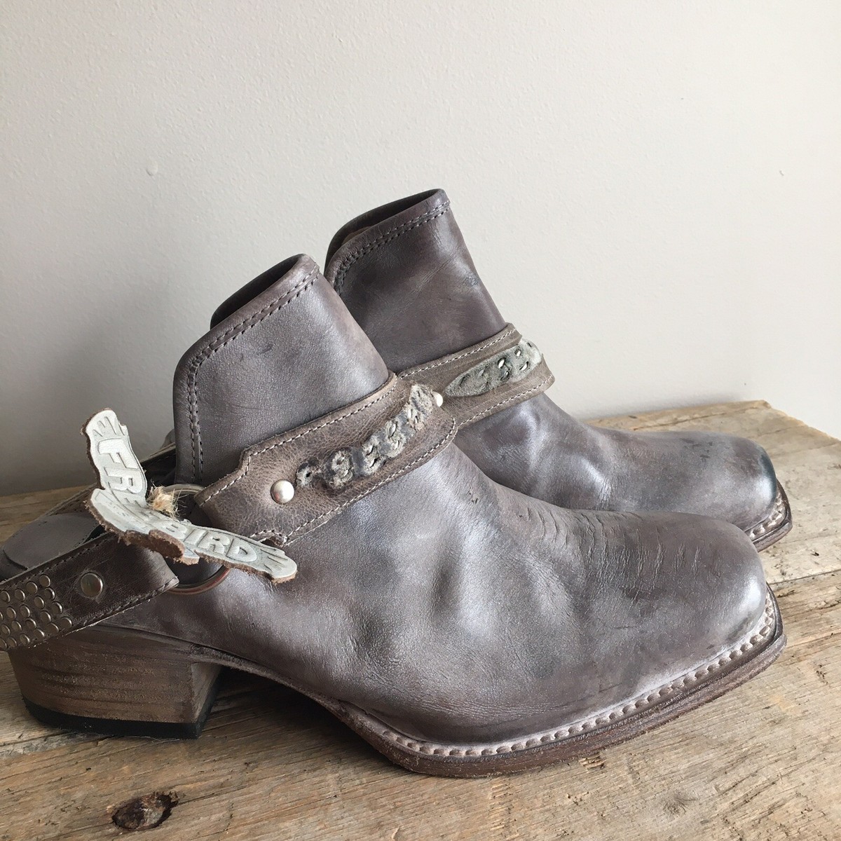 Stone Grey Free Bird Stone Grey Free Bird