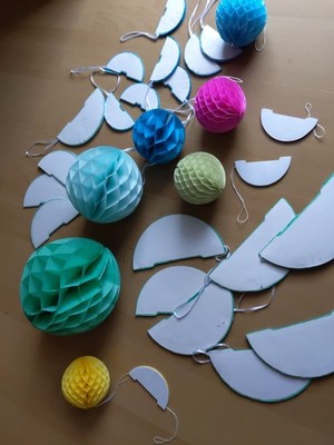 29 Party Wabenbälle  Honeycombs Pompons Verschiedene Größen 