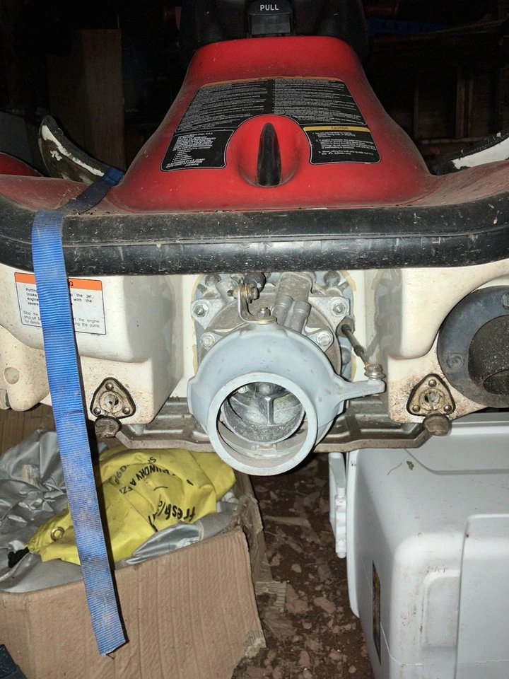 Jet Ski Kawasaki Ultra 150 roja usada con remolque Foto 2 de 4