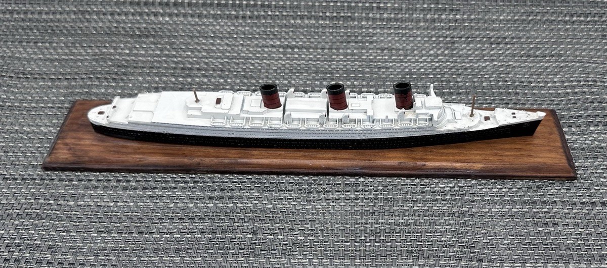 Cunard RMS TRIANG Queen Mary Minic m.703 Made in England