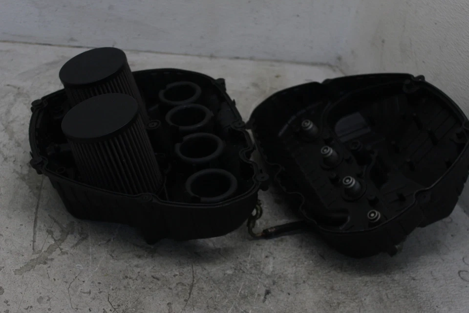 04 05 HONDA CBR1000RR CBR1000 CBR 1000 OEM AIRBOX COM INJETORES DE TRILHO SUPERIOR B6D - Imagem 3 de 4