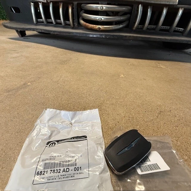 Подлинный оригинальный производитель Mopar интегрированный брелок передатчик 68217832AD Chrysler 2017-24 - Изображение 2 из 4
