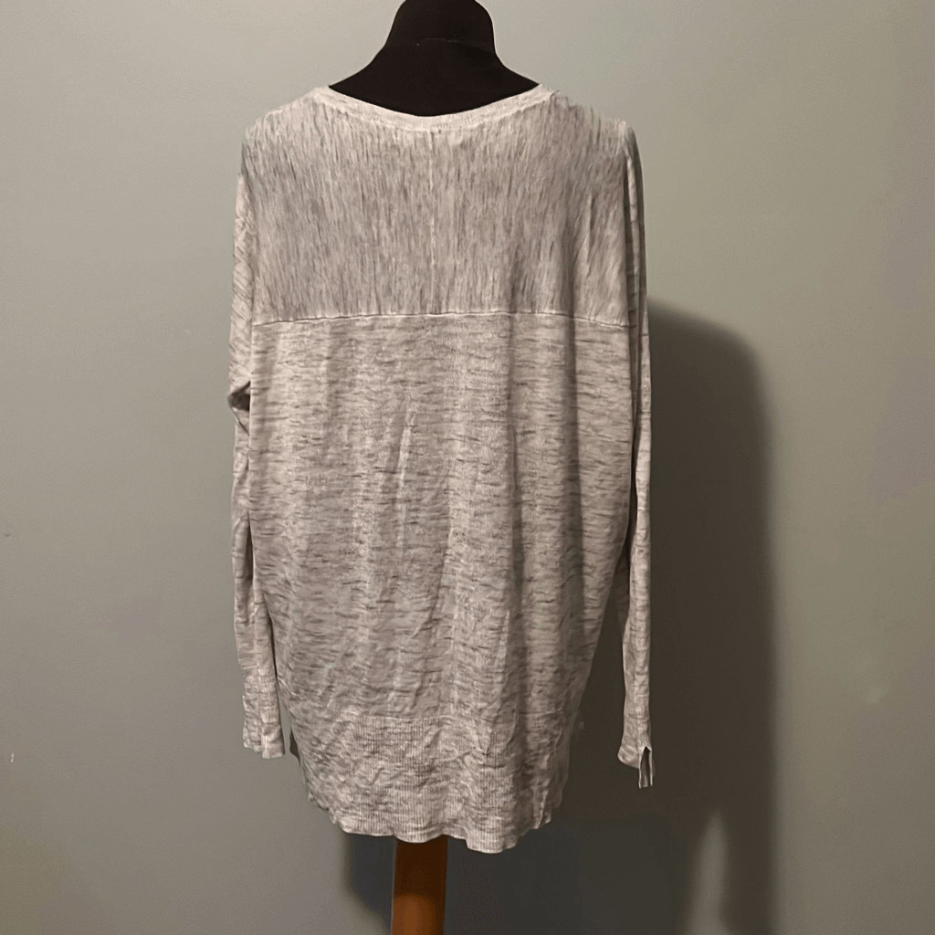 Primark Women's Gray High Low Hem Side Vent V-Neck Long Sleeve Top image 3