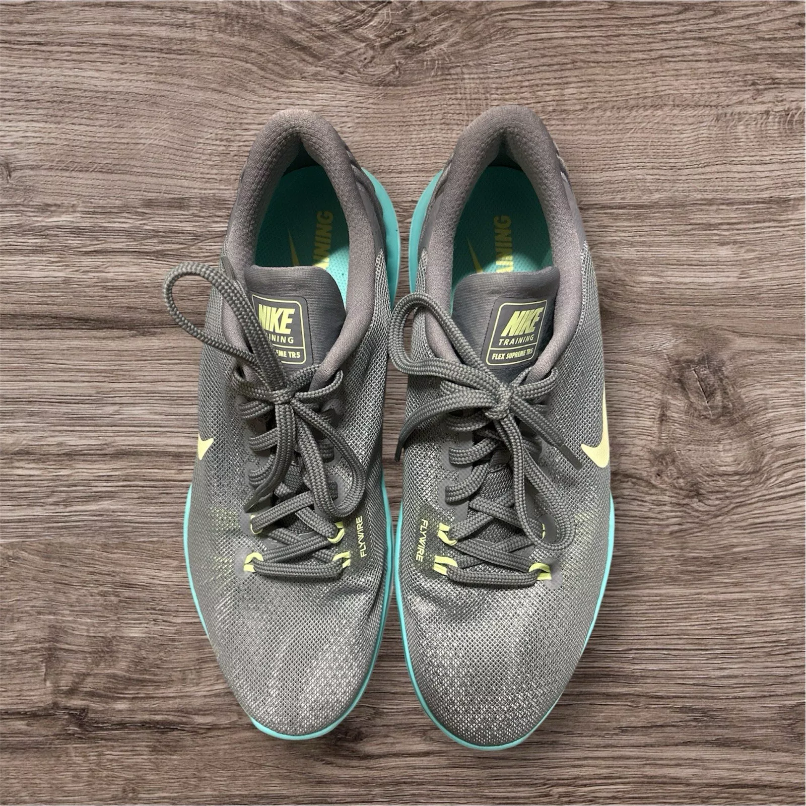 Chaussures de course baskets Nike Flex Supreme TR5 852467 010 grises pour femme pointure 9