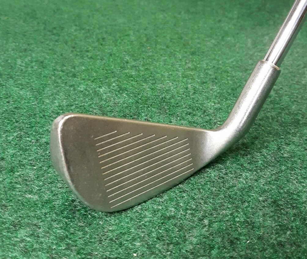 PING EYE 1 fer à repasser point noir, RH. Acier flexible rigide ZZ lite
