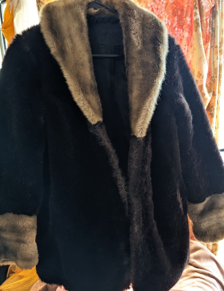 Vintage RETRO Faux Fur Coat  French Elegant  Brown 14. Classic  Winter fashion