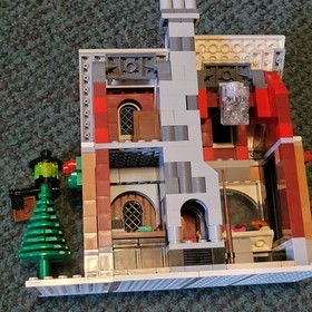 LEGO Creator Expert 10216 Winter Village Bakery 2010- Incomplete READ 