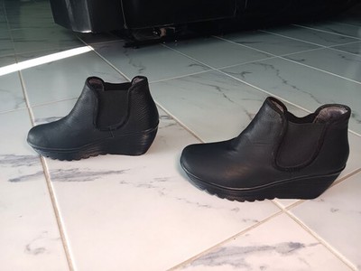 Skechers women Parallel Double Great Black leather Wedge Booties Size 8 NEW
