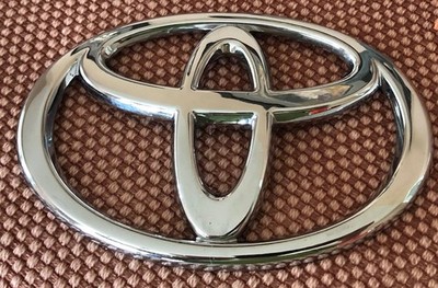 Toyota Genuine Radiator Grill Emblem for Sequoia & Tundra 75311-0C020 Near Mint
