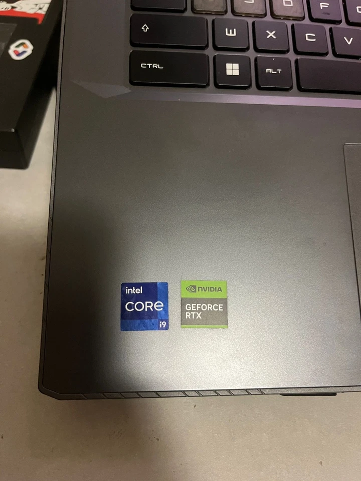 PC PORTABLE GAMER MSI Vector 17 HX A13VHG-604FR - Photo 2/4