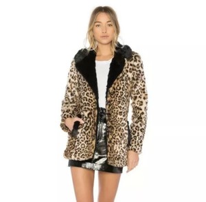 leopard print coat with fur collar