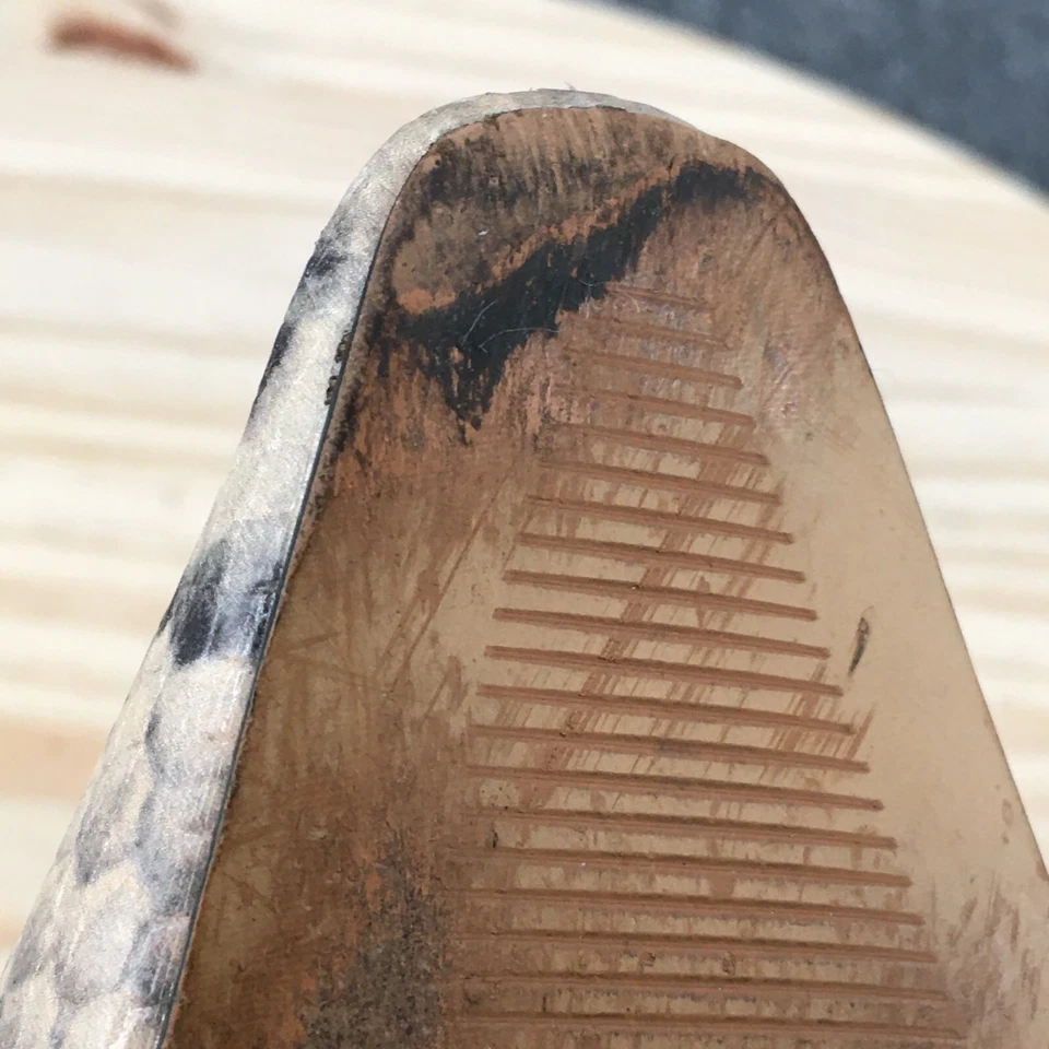 Tacones White House Black Market para mujer 7,5 M Mules sin cordones piel de serpiente cuero negro Foto 4 de 4