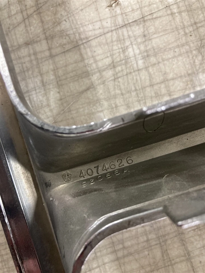 Dodge Diplomat Salon y Plymouth Gran Fury 1980-1989 usados faros puerta Foto 3 de 3