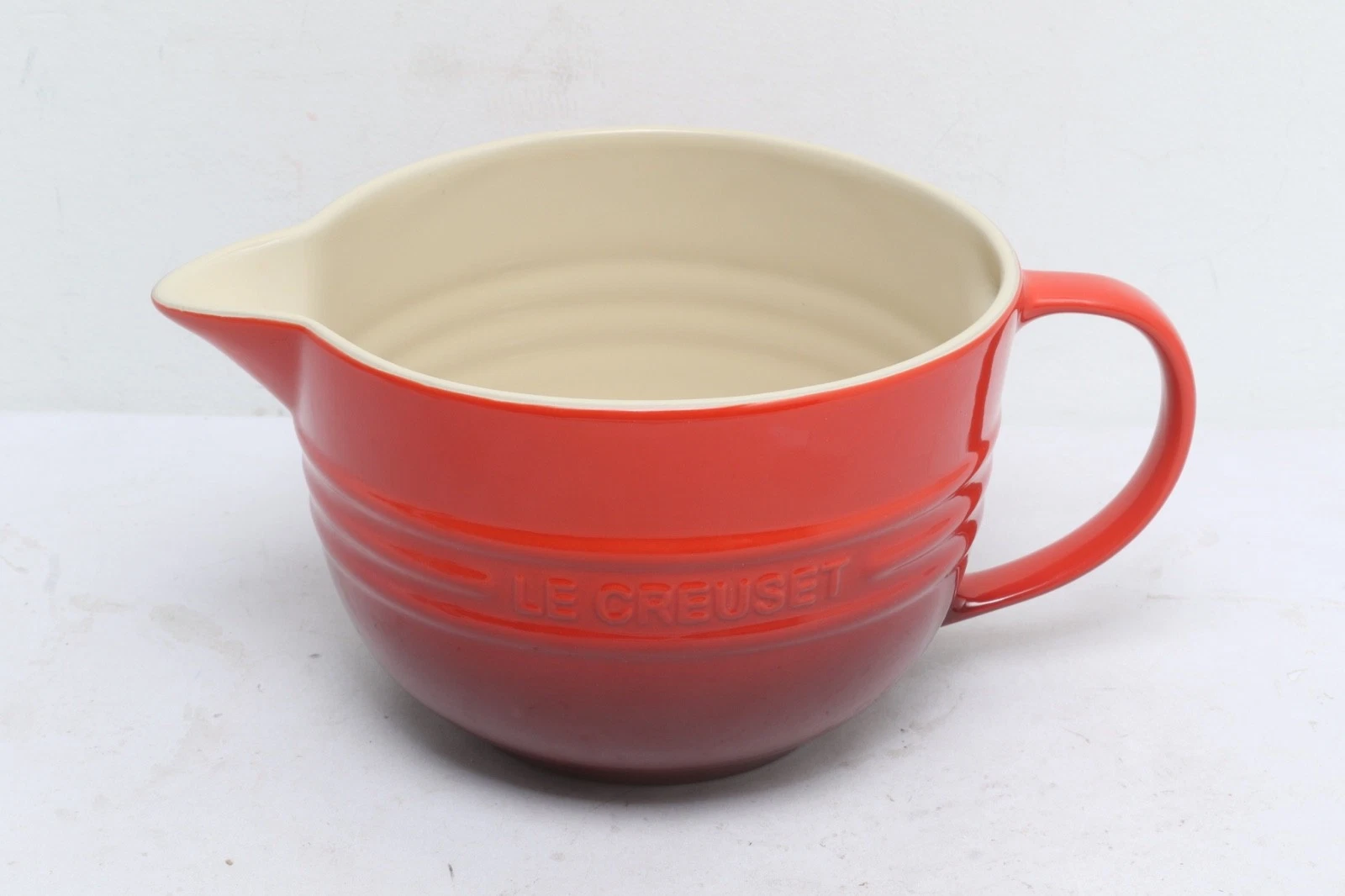 Le Creuset Stoneware Batter Bowl 2L Cerise New