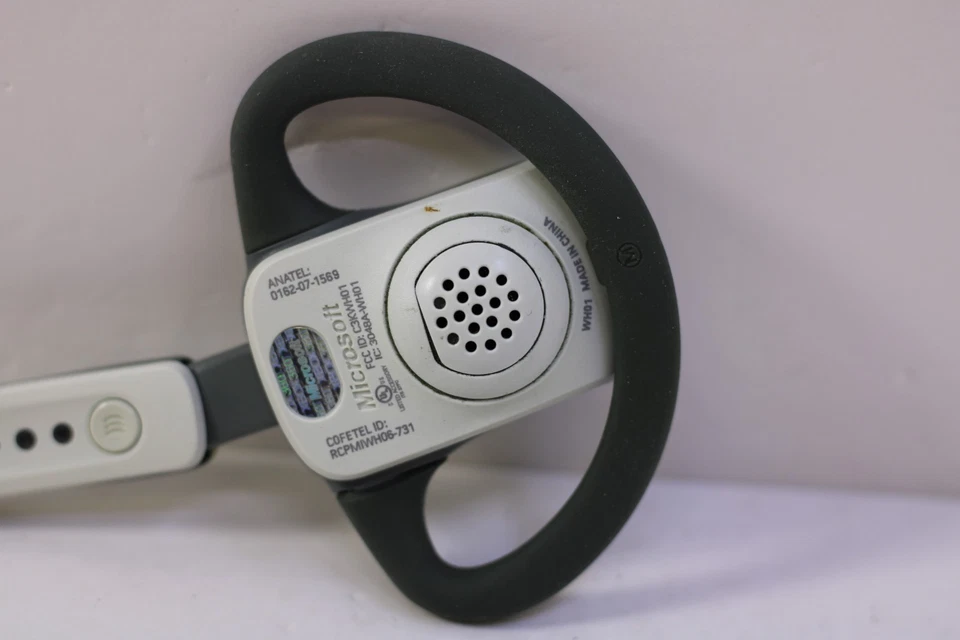 Microsoft Xbox 360 White Wireless Bluetooth Single Earpiece Headset - Image 3 of 4