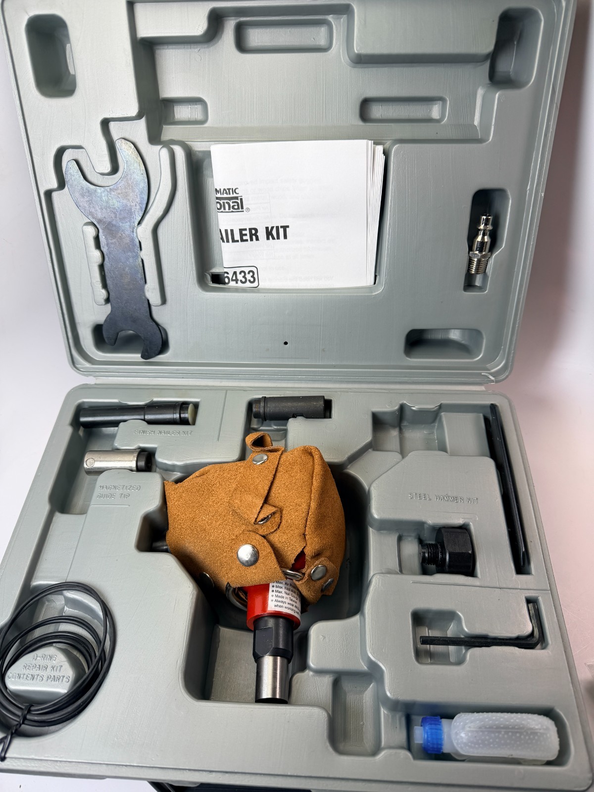 Central Pneumatic Air Hand Nailer Kit #46433 Nails thru 3-1/2" Leather Grip