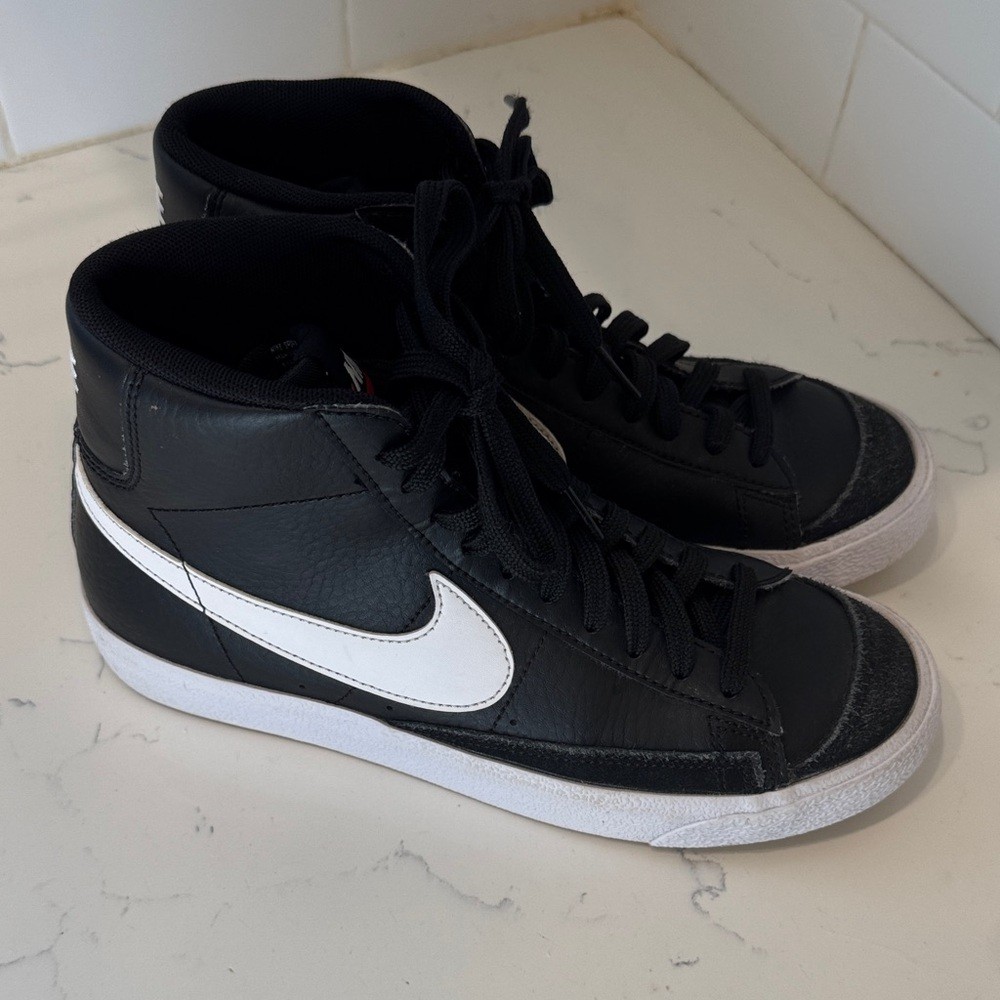 Nike Blazer Mid ‘77 GS Youth Black/White Shoes Size 6Y (DA4086-002) thumbnail 2