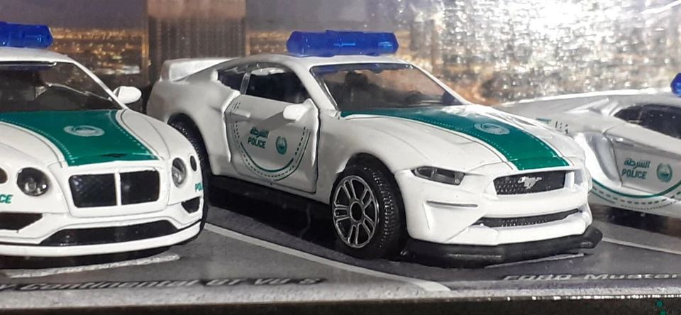 Majorette Police DUBAÏ Set 5 Bentley Porsche Lamborghini McLaren pack collection - Photo 4/4