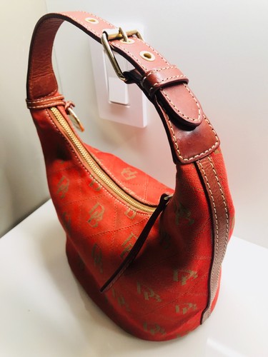 Dooney And Bourke Shoulder Handbag Ladies Fashion Bag adjustable Handle ZipClose - Picture 4 of 6