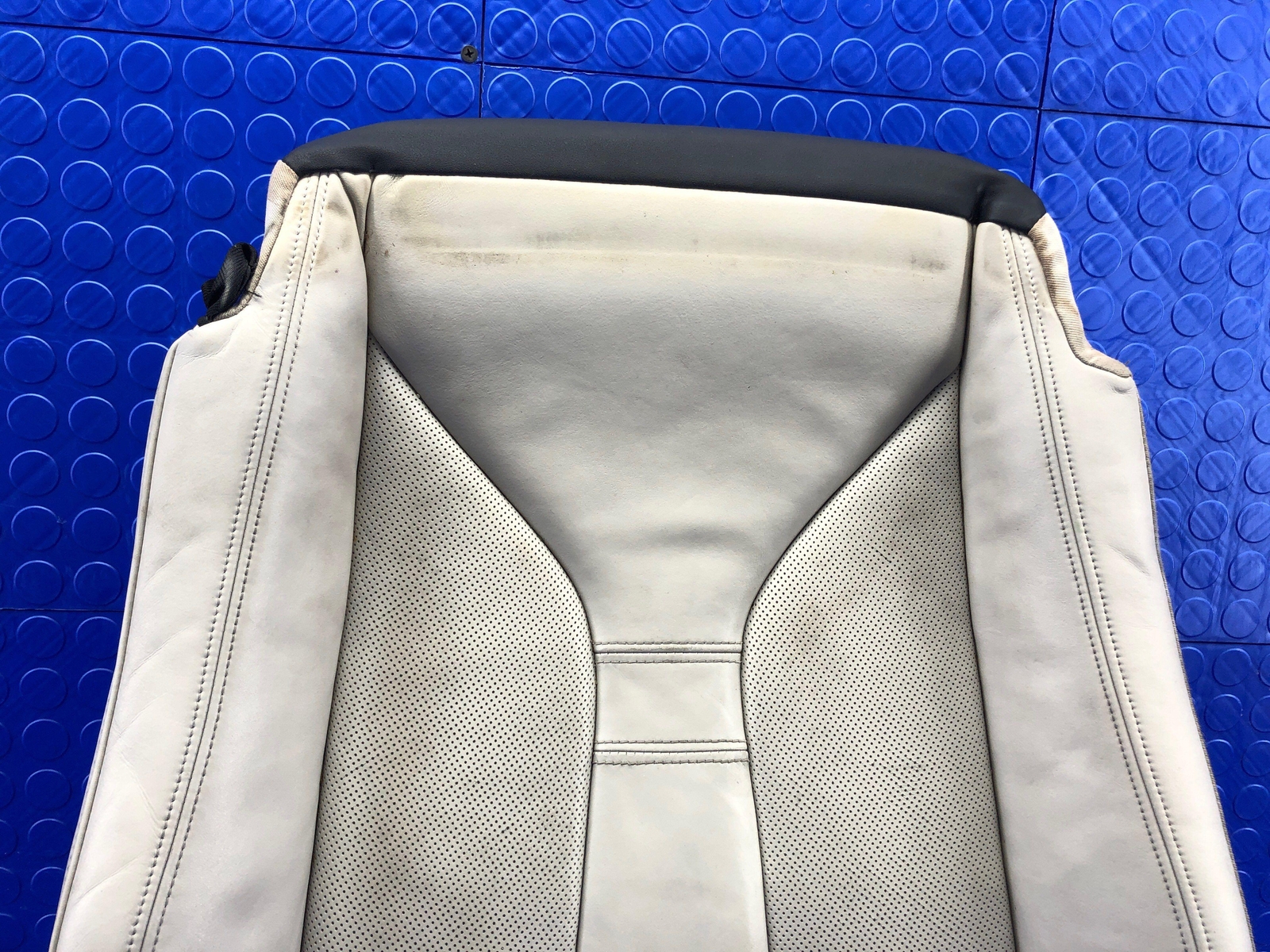 2014 2015 2016 2017 2018 2019 BMW I8 OEM FRONT RIGHT LOWER SEAT CUSHION BEIGE