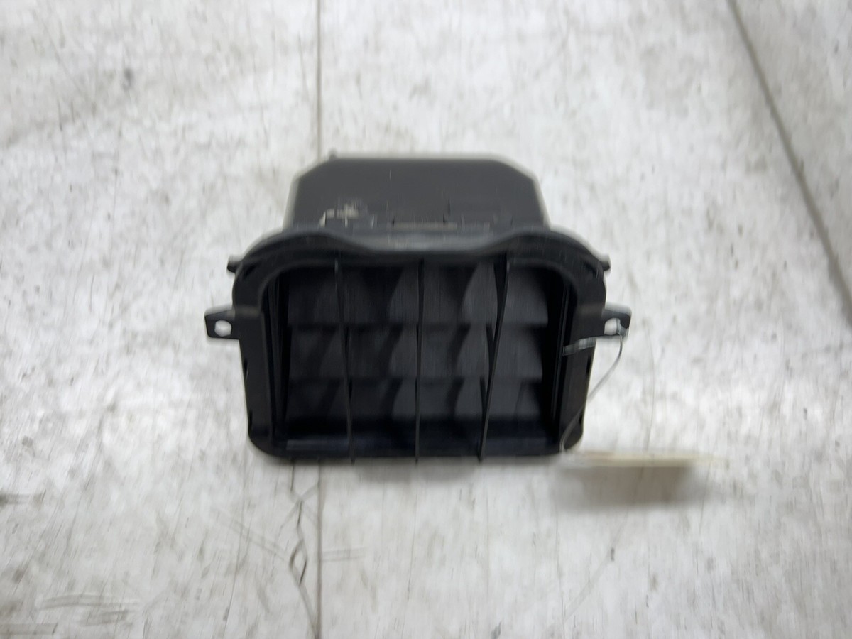 2013-2017 Audi Q5 OEM Left Rear Cabin Air Pressure Vent 8K0819161 