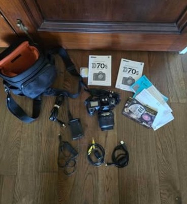 Nikon D70s DSLR Camera Kit w/ Lens & Bag