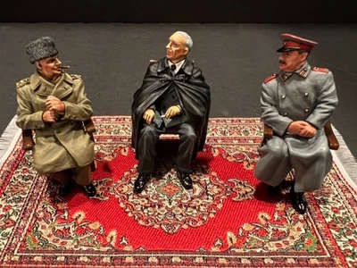 KING & COUNTRY DD396 WWII "YALTA 1945" THREE FIGURE SET... W/ CUSTOM CARPET MIB! - Image 1 of 4