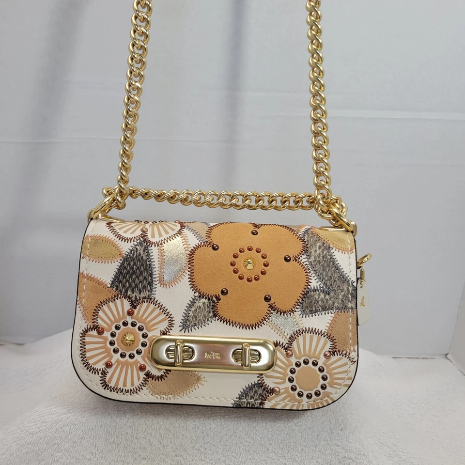 Bolso de hombro Coach Swagger con retazos de rosas de té y detalle de piel de serpiente 24968 Foto 2 de 4