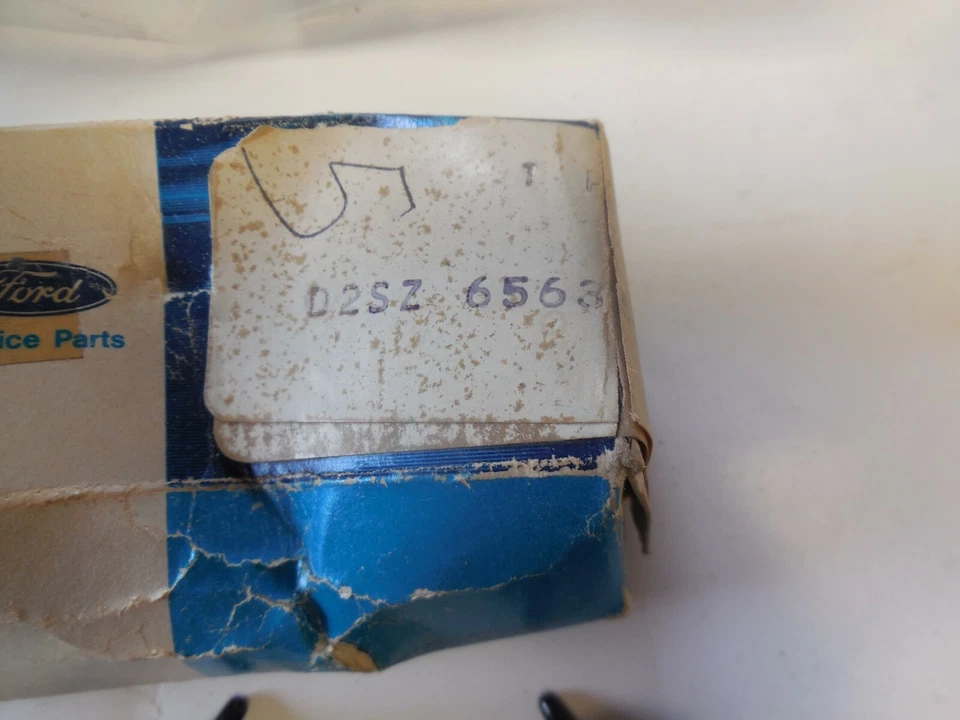 NOS 1972 Ford Thunderbird Seat Button Cushion Inserts D2SZ-6563500-CG - Image 2 of 2