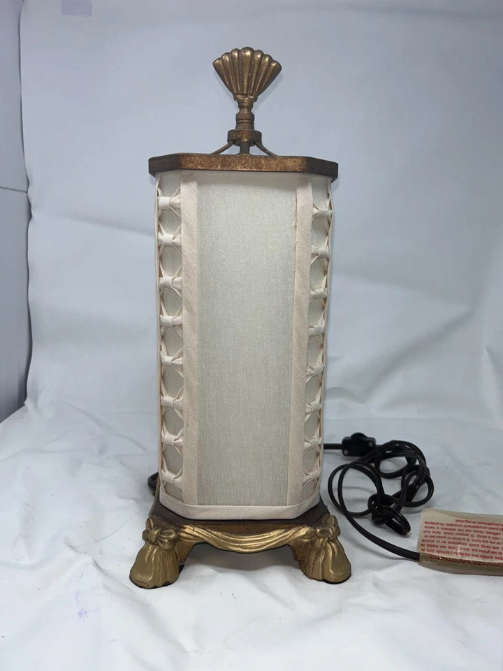 Lámpara de mesa dorada vintage con acabado de carcasa - ¡Regalo perfecto! Foto 2 de 3