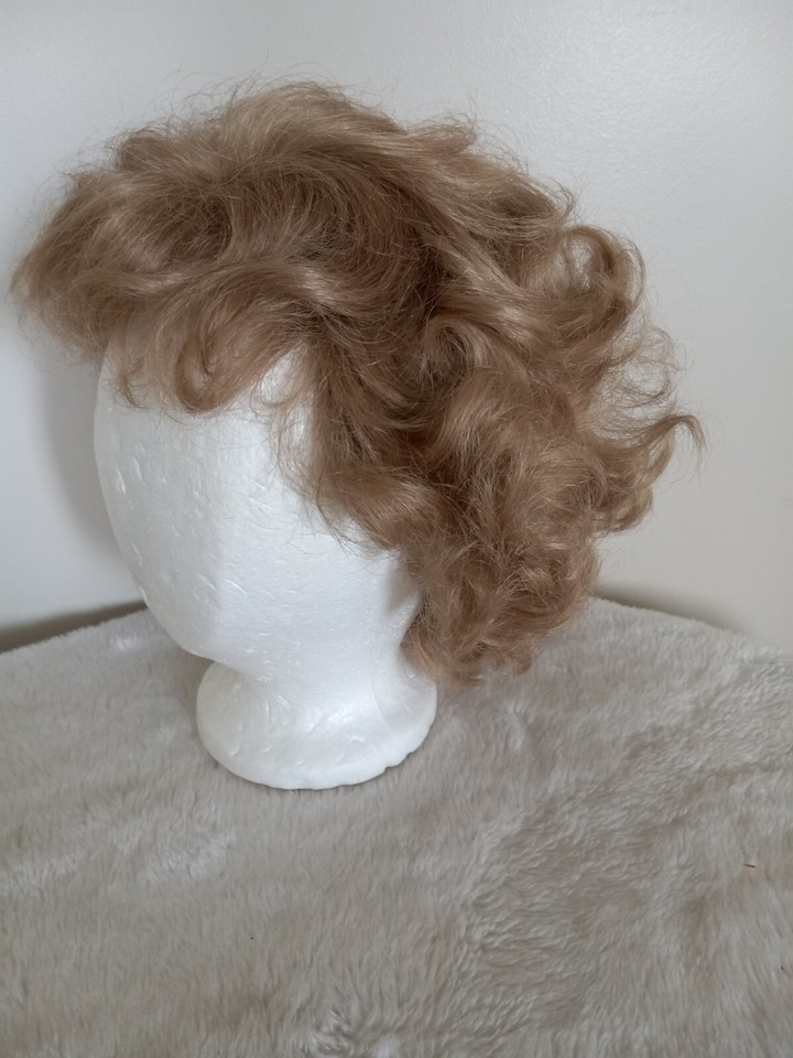 VINTAGE DYNEL LADIES MODACRYLIC SHORT Sandy Blonde WAVEY WIG HONG KONG vintage-dynel-ladies-modacrylic-short-sandy-blonde-wavey-wig-hong-kong