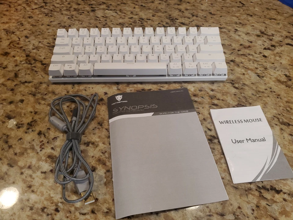 Motospeed CK62 Gaming Keyboard White w Red Switch RGB Barely Used - Image 3 of 4