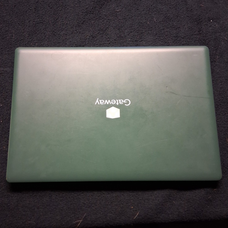 Used Gateway 14in Green Laptop 64GB