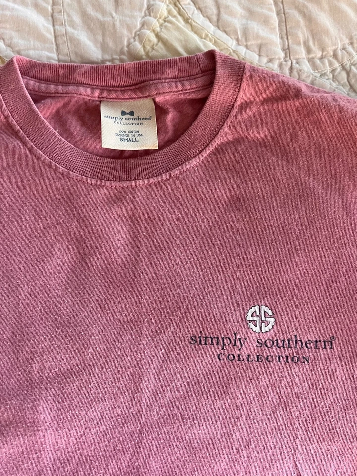 Camiseta Simply Southern Collection Pequeña, Bandera, Perro, Rosa Calidad DKL Foto 3 de 3