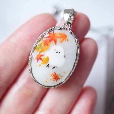 Shima Enaga Bird Pendant with Autumn Leaves & Gold Leaf, Japanese Shell Necklace