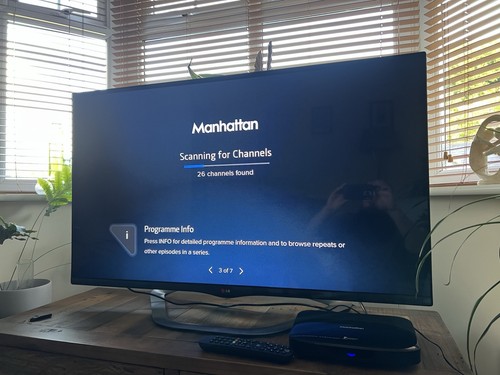 Grabadora Manhattan T2-R 500 GB Freeview HD con control remoto, cable HDMI + FUENTE DE ALIMENTACIÓN funcionando - Imagen 4 de 6