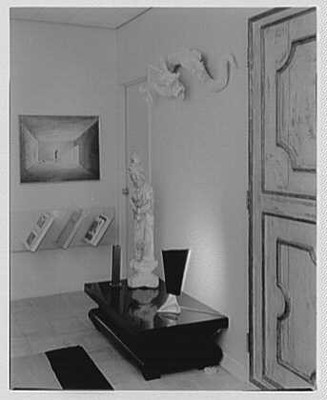 Raymond Loewy, apartment at 900 5th Ave., New York City. Corner detail, foyer