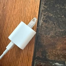 Apple 5W USB Power Adapter and Lightning Cable