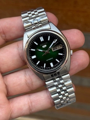 Vintage Seiko 5 SNXS Automatic Mens 21 Jewel Wrist Watch