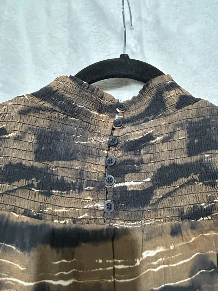 Blusa de tela y piedra para mujer M marrón negra manga larga con volantes a rayas $98 NUEVA Foto 3 de 4