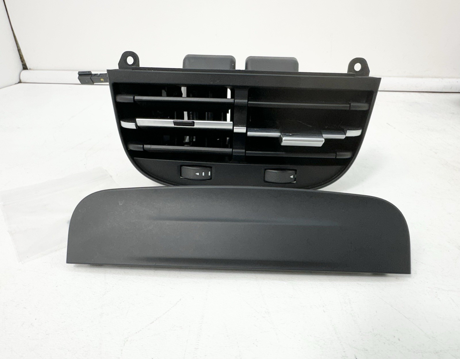 14-20 Maserati Ghibli Rear Center Console Heater A/C Air Vent Grill With Trim
