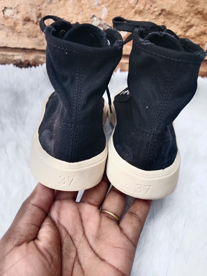 Zapatillas altas Balenciaga negras París desgastadas Foto 3 de 4